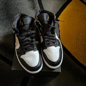 Air Jordan 1 Mid